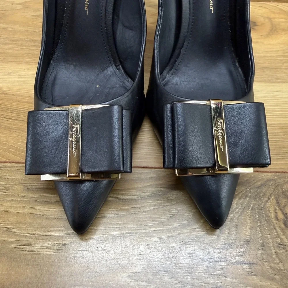 Salvatore Ferragamo Zeri Bow Double Pumps 9 B Black Leather Pointed Toe Formal